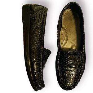 SAS Simplify Black Crocodile Embossed Leather Moccasin Loafers Size 8 Narrow